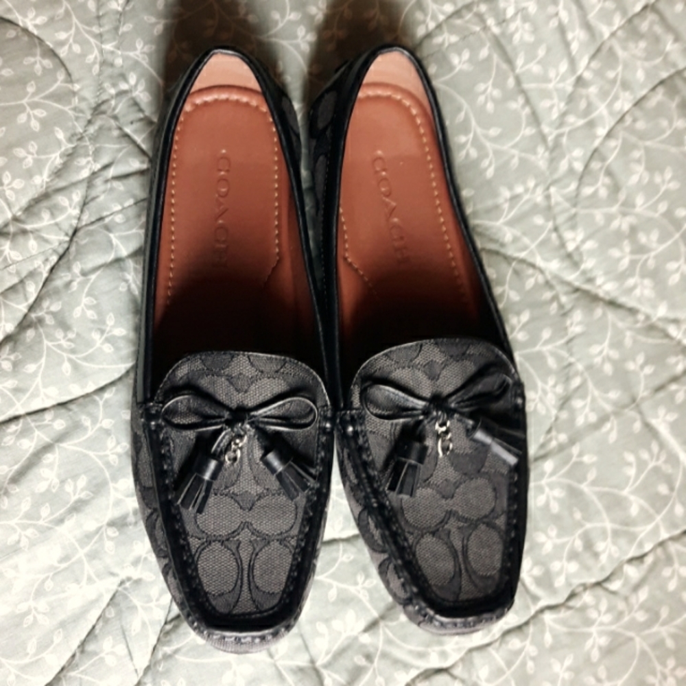 COACH black slipon shoe tassel size 8B beautiful!